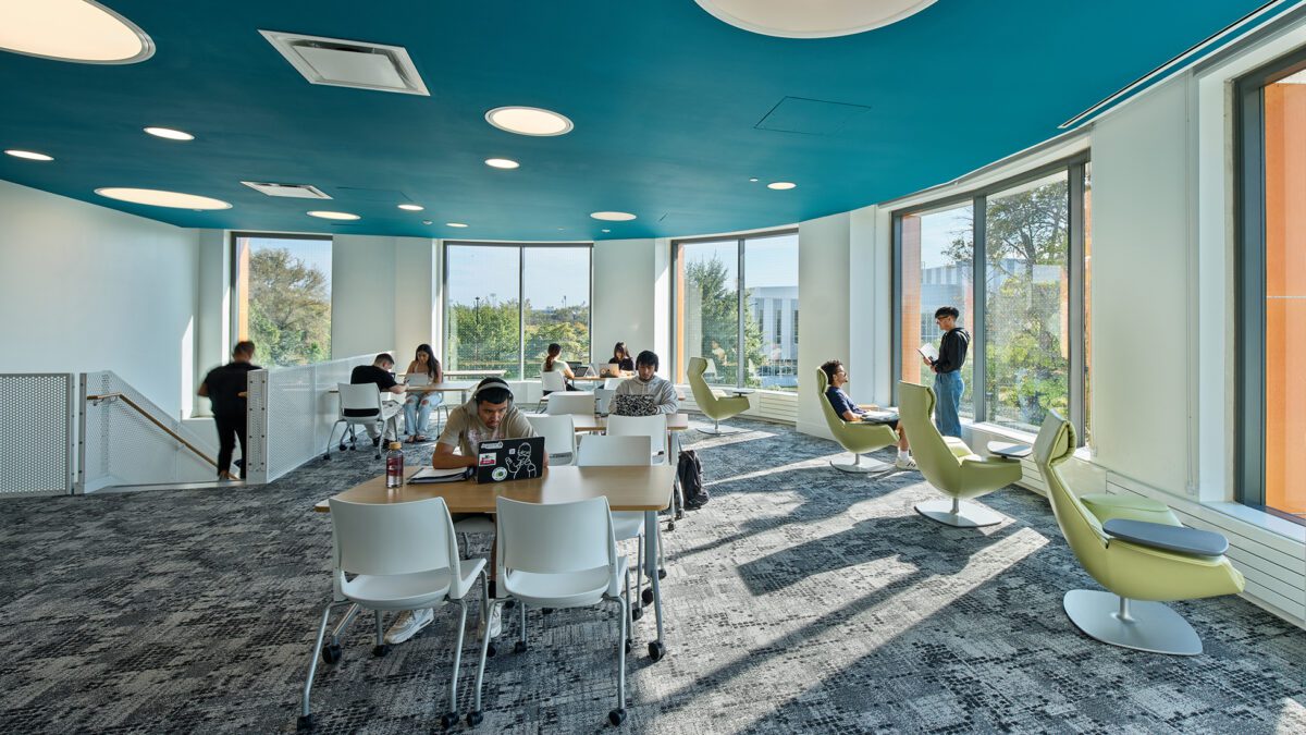 Computer-Design-Research-and-Learning-Center-University-of-Illinois-Chicago_10