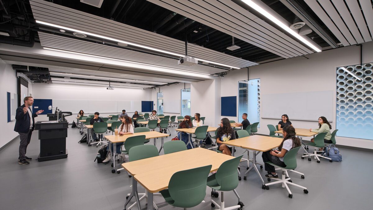 Computer-Design-Research-and-Learning-Center-University-of-Illinois-Chicago_12