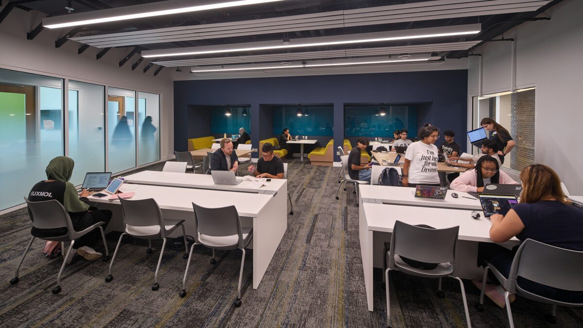 Computer-Design-Research-and-Learning-Center-University-of-Illinois-Chicago_14