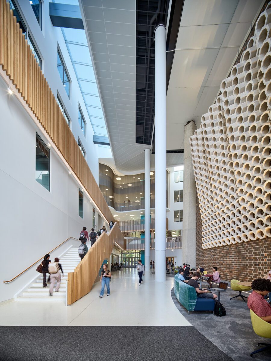 Computer-Design-Research-and-Learning-Center-University-of-Illinois-Chicago_5